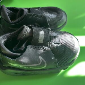 Boys slip on Nike Flex Runners